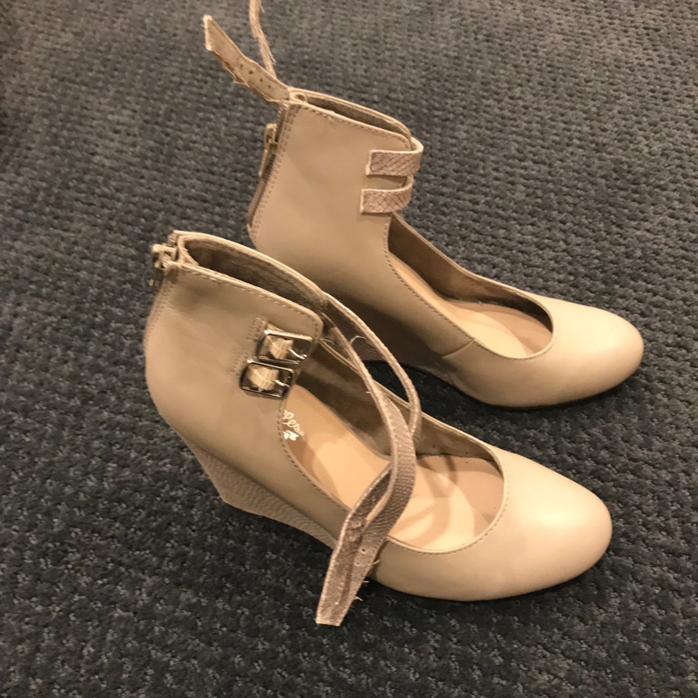 Grey wedge heel